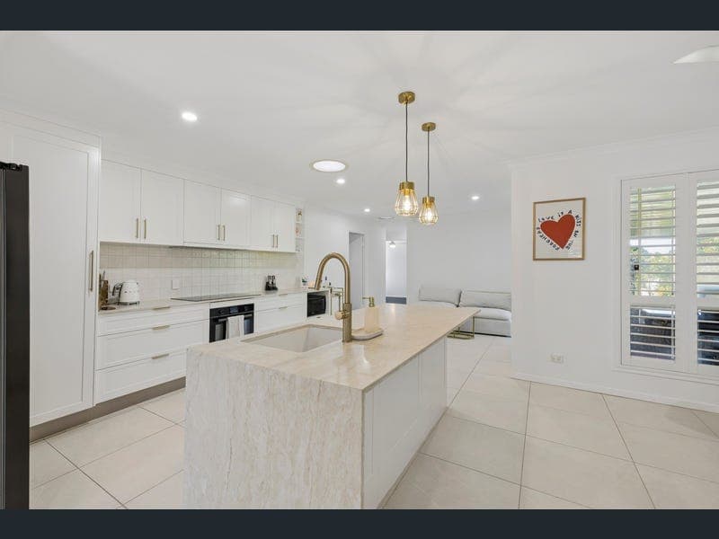 5 Timberland Place, Loganholme — photo 1 of 5