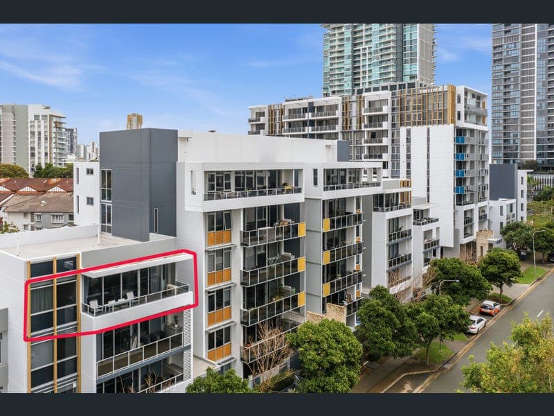 624/6 Aqua Street, Southport — photo 1 of 5