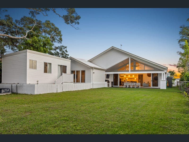 7 Marine Court, Jacobs Well — photo 1 of 5