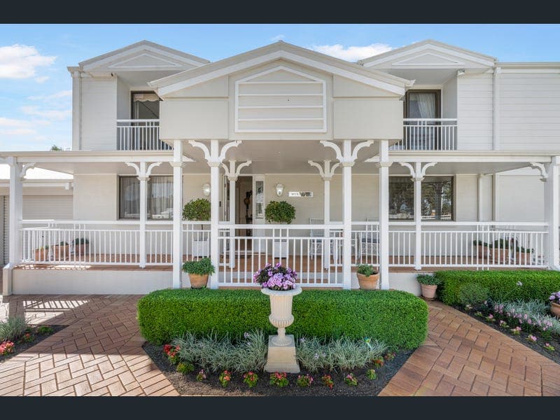 1 Gallileo Place, Mermaid Waters — photo 1 of 5