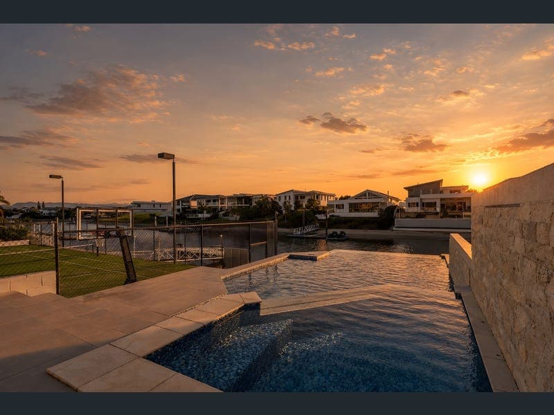 29-31 Cessnock Close, Mermaid Waters — photo 1 of 5