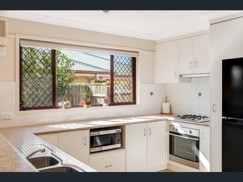 2/1a Empress Street, Centenary Heights — photo 1 of 5