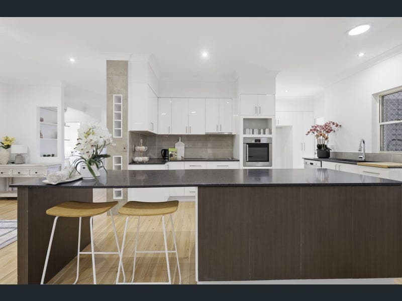 45 Castle Hill Drive, Murrumba Downs — photo 1 of 5