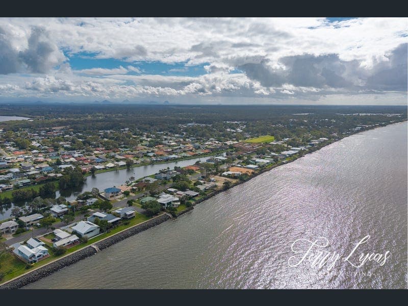 6 Solo Court, Beachmere — photo 1 of 5