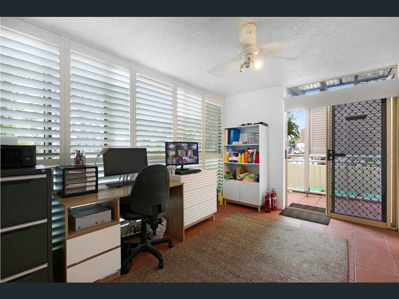 2/2103 Gold Coast Highway, Miami — photo 1 of 5
