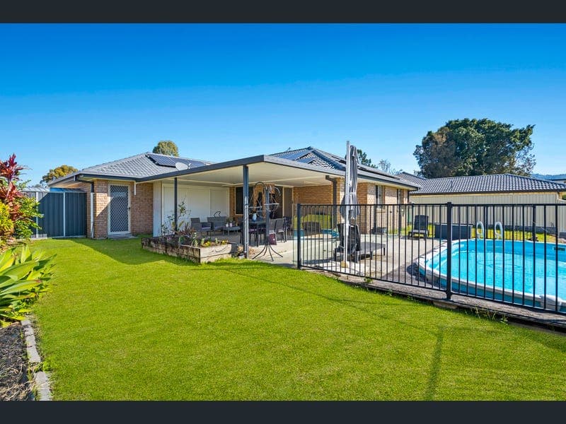33 Blueash Crescent, Oxenford — photo 1 of 5
