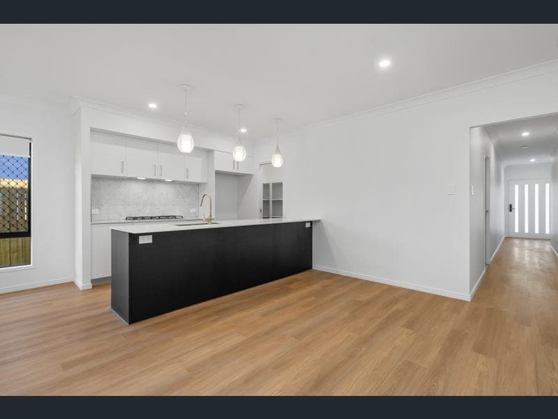 11 Robbs Road, Morayfield — photo 1 of 5