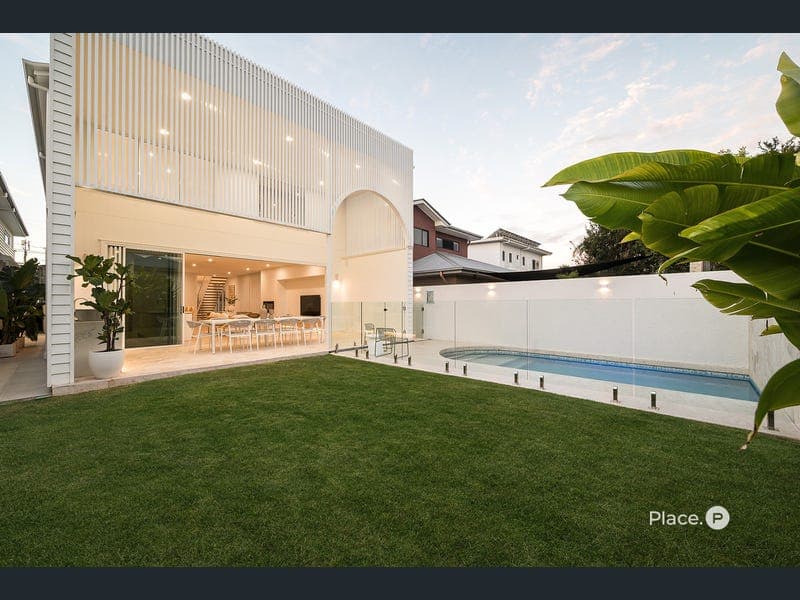 14 McConnell Street, Bulimba — photo 1 of 5
