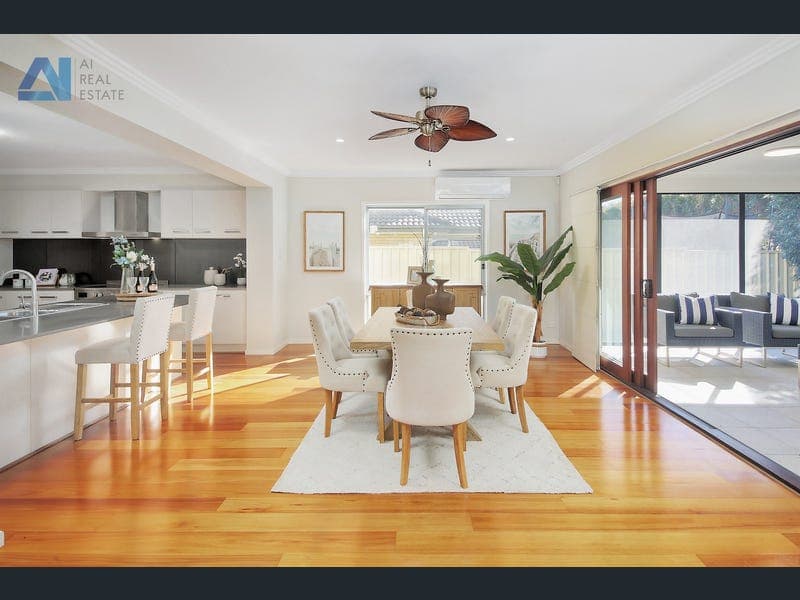11 Mizen Place, Holland Park West — photo 1 of 5