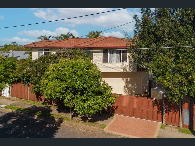 166 Alexandra Road, Clayfield — photo 1 of 5