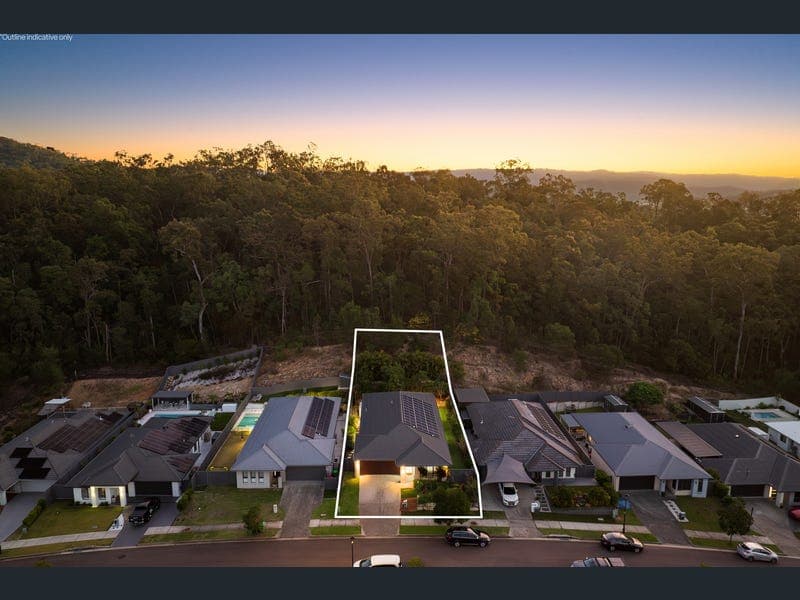 27 Aingeal Place, Oxenford — photo 1 of 5