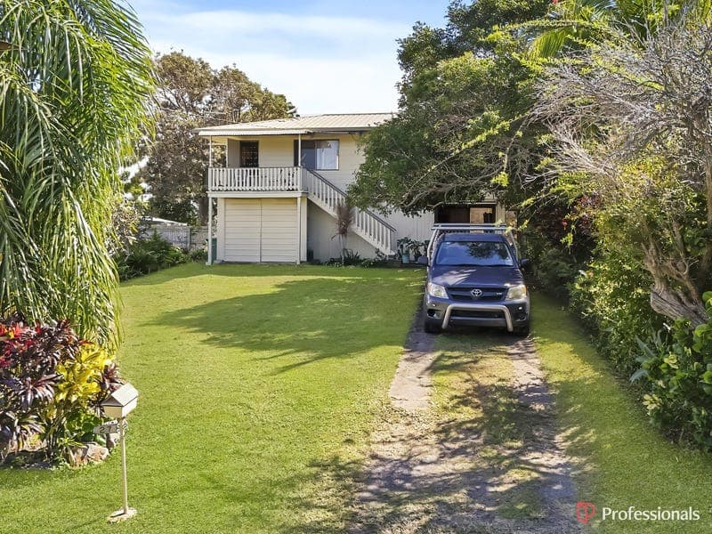 27 Nicholson Street, Emu Park — photo 1 of 5