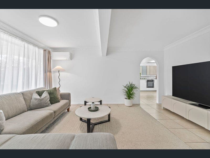 47 Narelle Crescent, Rochedale South — photo 1 of 5