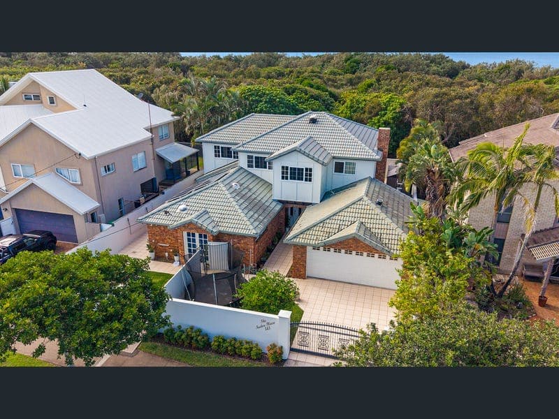 143 Oceanic Drive, Warana — photo 1 of 5