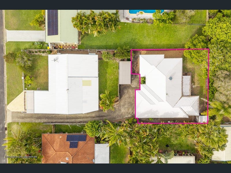 2/7 Debra Court, Urangan — photo 1 of 5