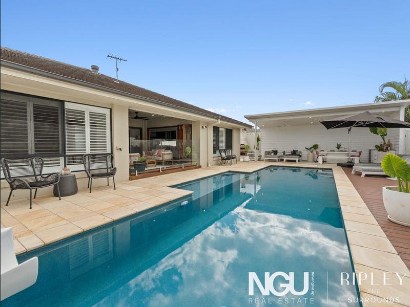 17 Trinity Crescent, Augustine Heights — photo 1 of 5