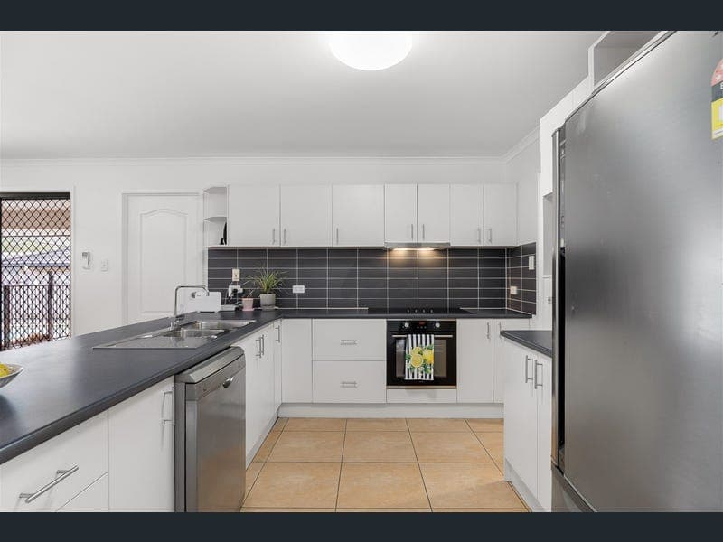 3 Tutt Court, Landsborough — photo 1 of 5