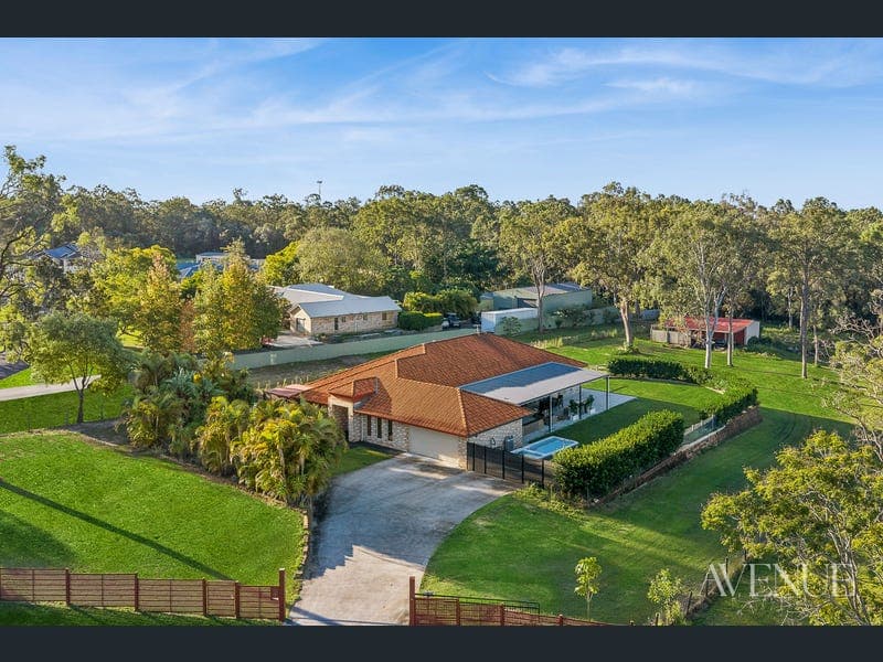 334 Equestrian Drive, New Beith — photo 1 of 5