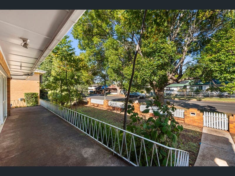 85 Anzac Avenue, Newtown — photo 1 of 5