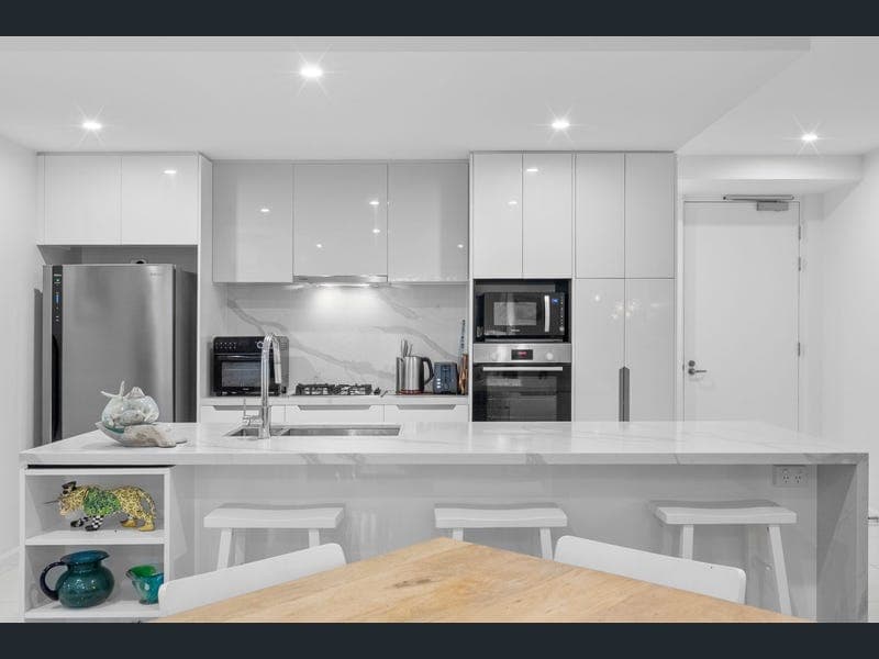 117/59 Marine Parade, Redcliffe — photo 1 of 5