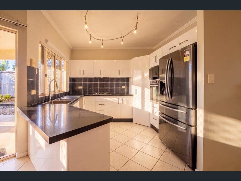 31 Bassett Street, Kanimbla — photo 1 of 5
