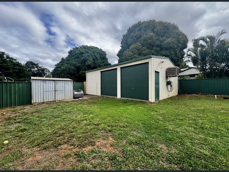 7 COBB Court, Moranbah — photo 1 of 5