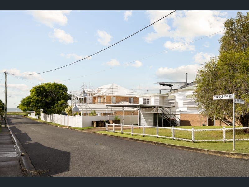 4 Grattan Terrace, Wynnum — photo 1 of 5