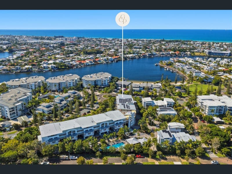 65/10 Grand Parade, Kawana Island — photo 1 of 5