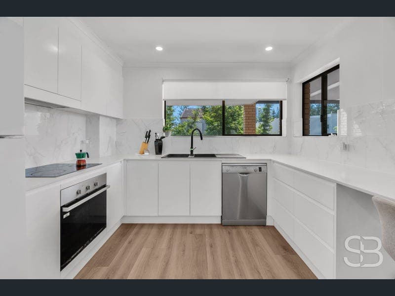 5/11 Britannia Avenue, Broadbeach — photo 1 of 5