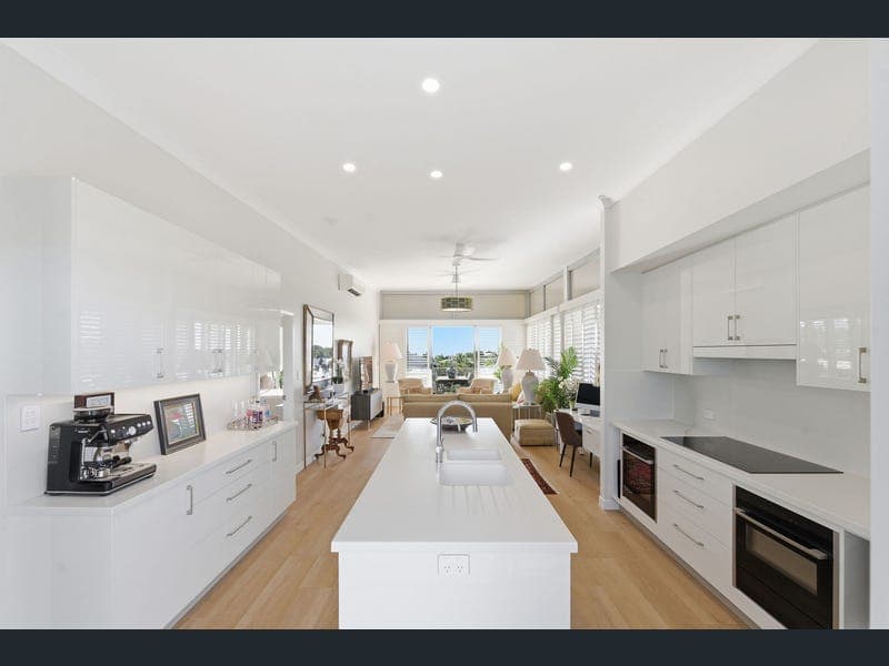 60/28 Landsborough Street, North Ward — photo 1 of 5