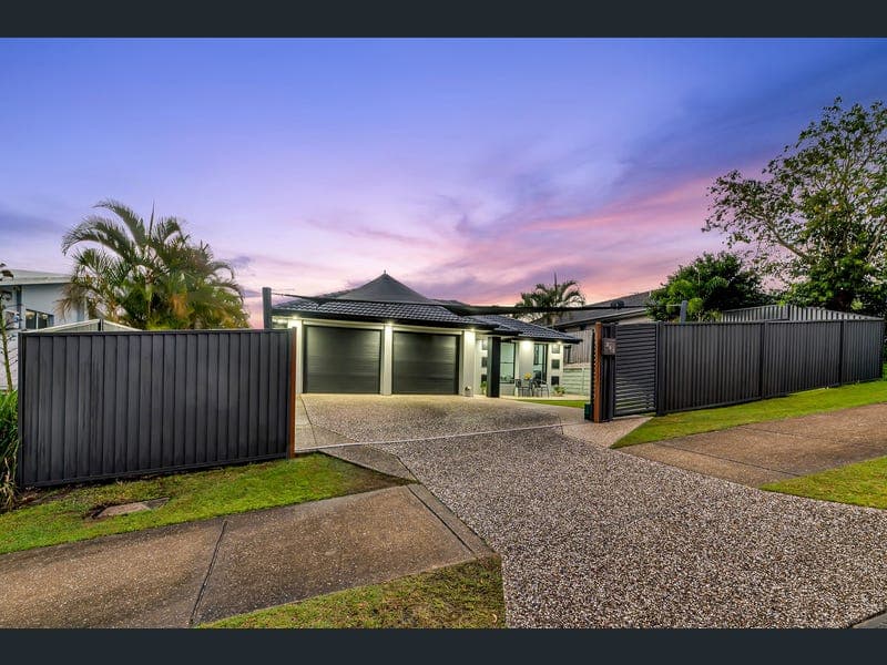 263 Universal Street, Oxenford — photo 1 of 5