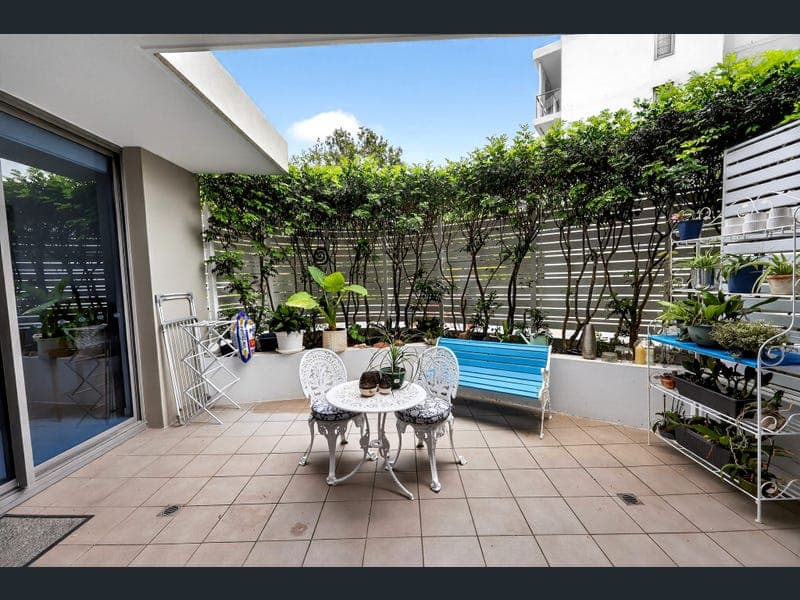 1001/438 Marine Parade, Biggera Waters — photo 1 of 5