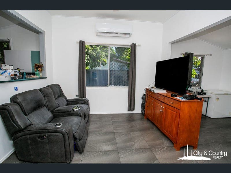28 Buckley Avenue, Mount Isa — photo 1 of 5