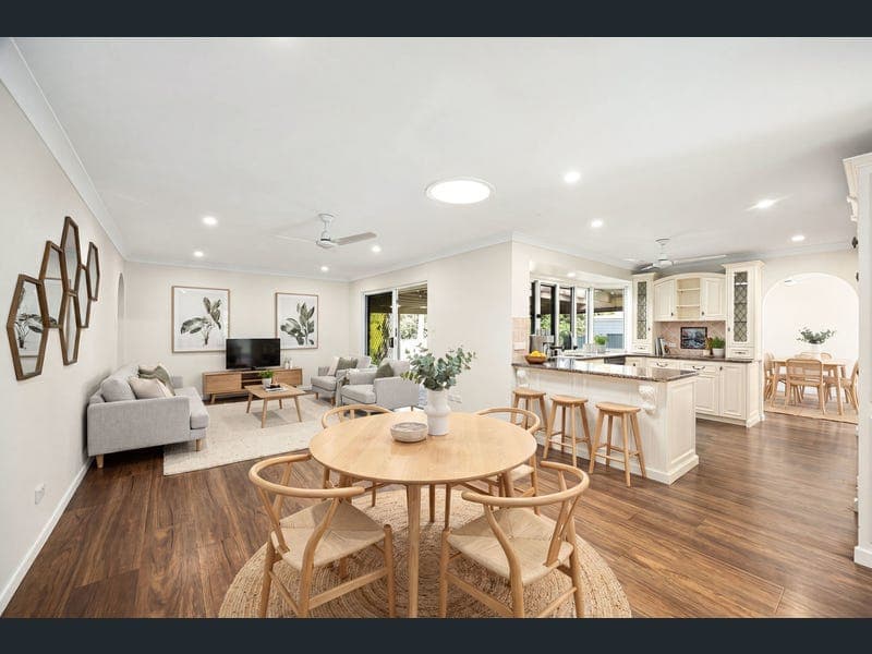 165 College Road, Karana Downs — photo 1 of 5