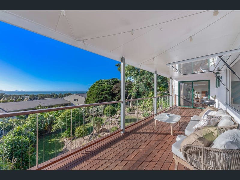 21 Island Drive, Cannonvale — photo 1 of 5