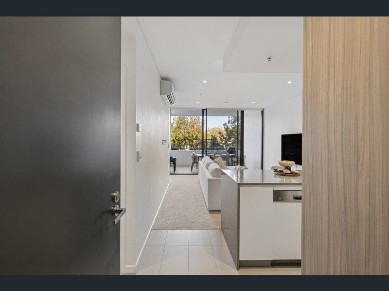 10207/320 MacArthur Avenue, Hamilton — photo 1 of 5