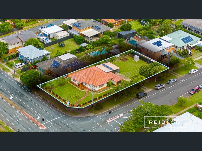 563 Oxley Avenue, Redcliffe — photo 1 of 5