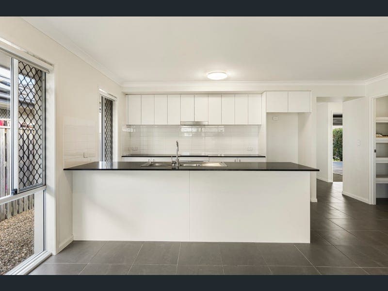 8 Hampton Street, Burpengary East — photo 1 of 5