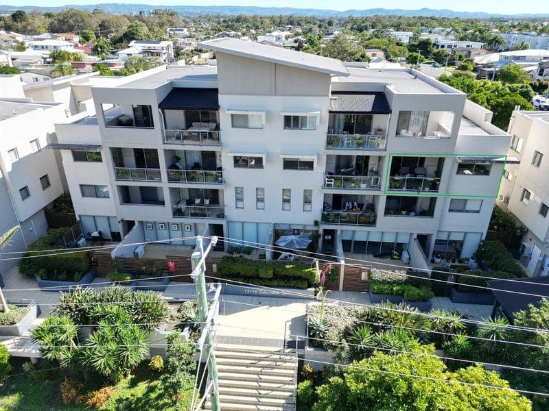 22/12-18 Bayview Street, Runaway Bay — photo 1 of 5