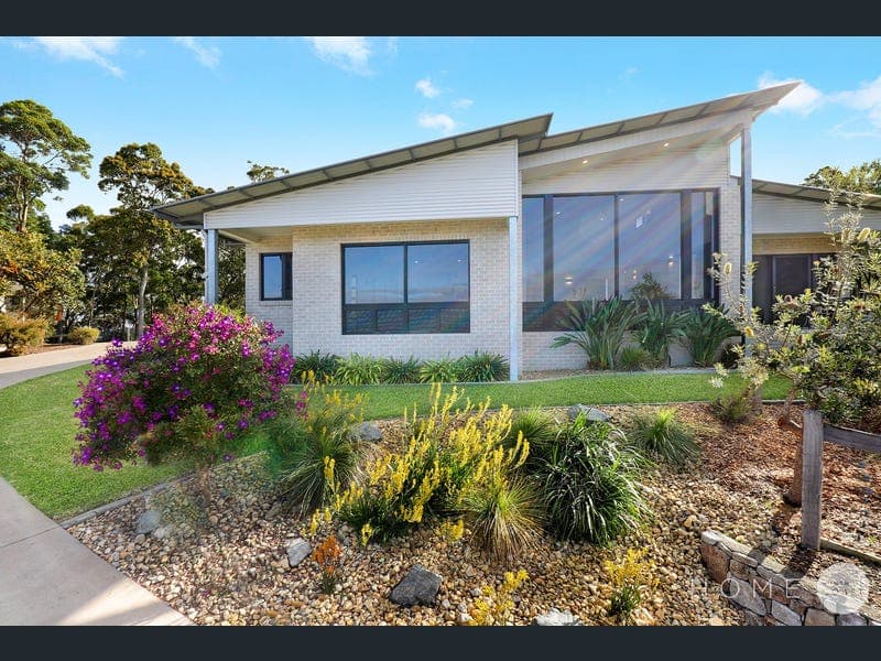 18 Wedgetail Court, Valdora — photo 1 of 5