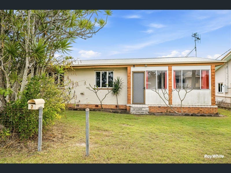 7 Crane Street East, Kepnock — photo 1 of 5