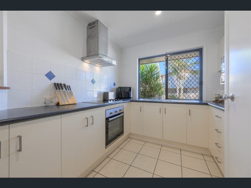 9 Pryde Street, Tannum Sands — photo 1 of 5