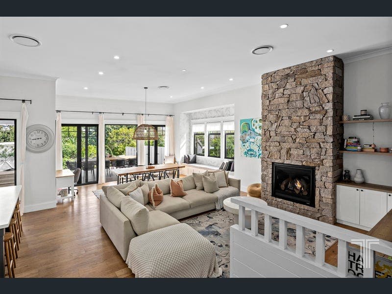 7 Brae Street, Coorparoo — photo 1 of 5