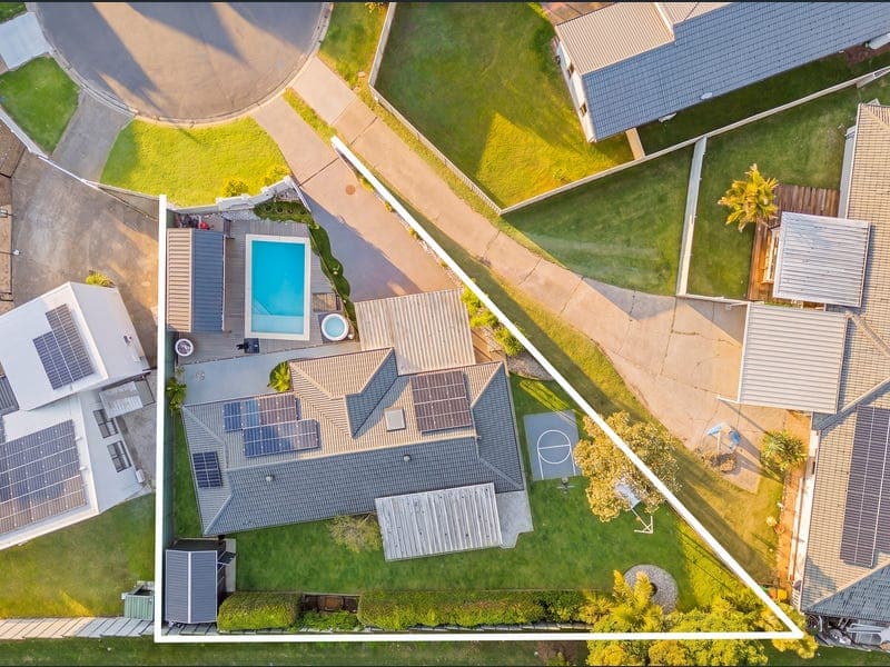 7 Tirau Place, Broadbeach Waters — photo 1 of 5