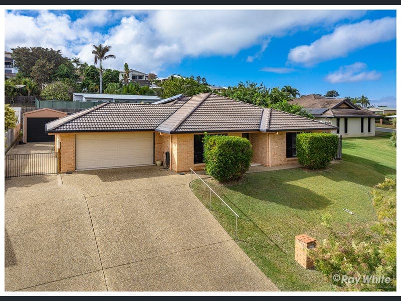 21 Connemara Drive, Kawana — photo 1 of 5