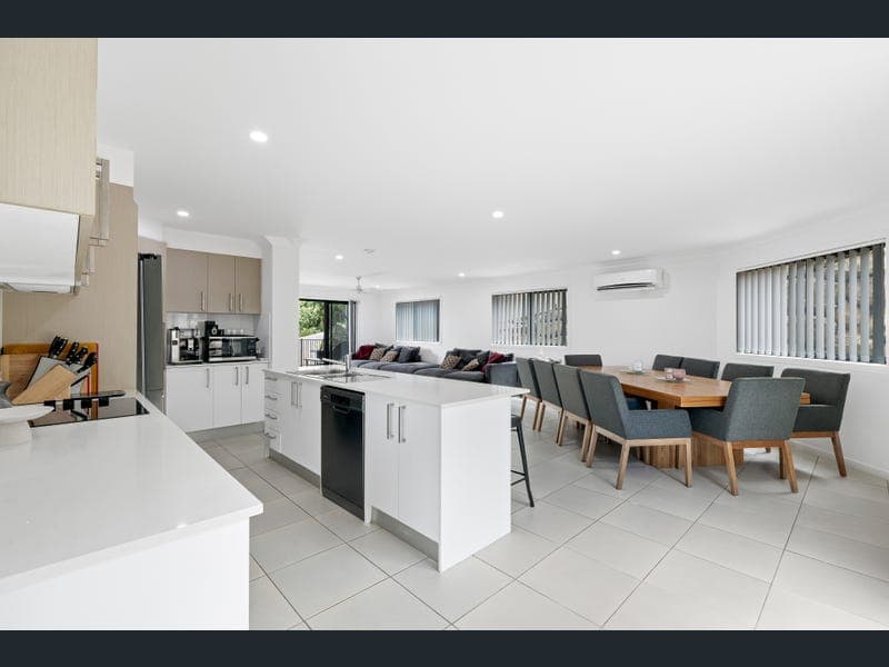 1/114 Wunburra Circle, Pacific Pines — photo 1 of 5