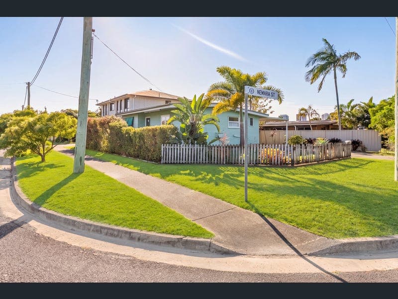 15 Nemara Street, Biggera Waters — photo 1 of 5