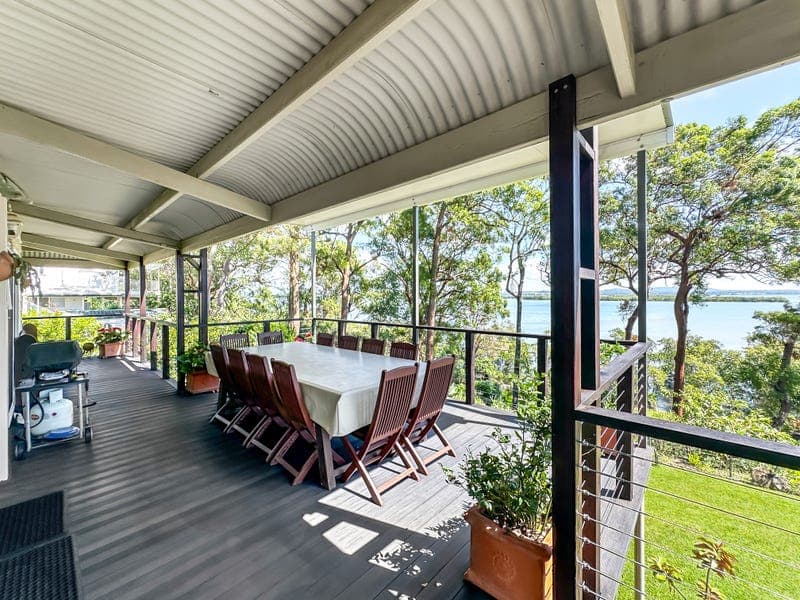 21 Coast Road, Macleay Island — photo 1 of 5