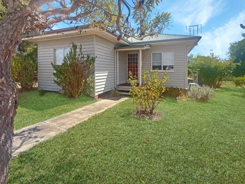 74 Rayleigh Street, Wallangarra — photo 1 of 5