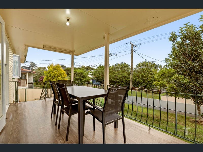 7 Olivella Street, Mansfield — photo 1 of 5